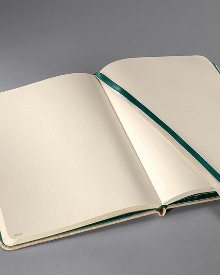 Boek met bamboe kaft, gedot