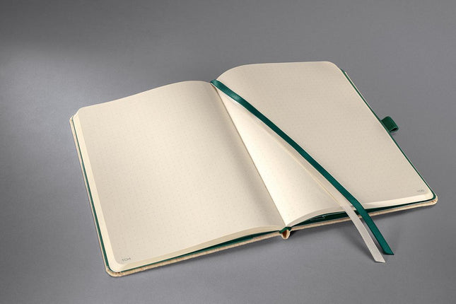 Boek met bamboe kaft, gelijnd
