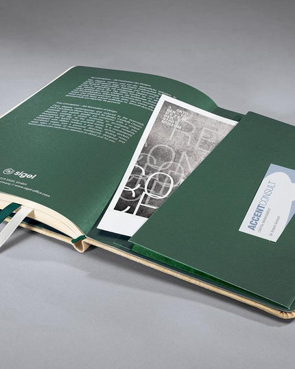 Boek met bamboe kaft, gedot