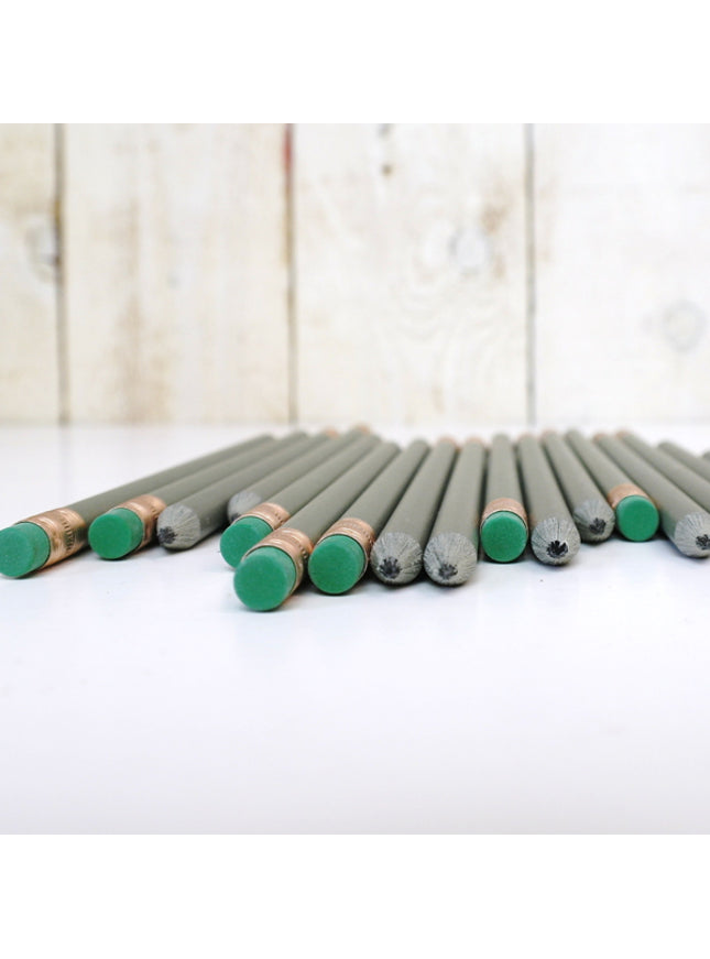 Crayon rond fabriqué à partir de plastique recyclé (70%) + dollars (30%)