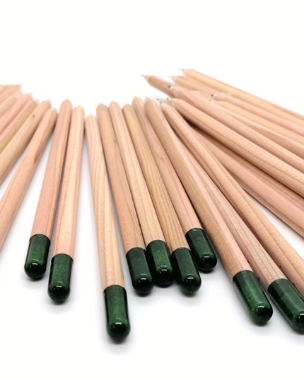 Round colored pencil with seeds - green: basil