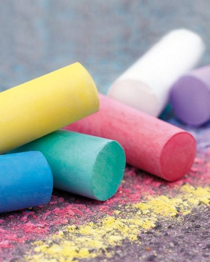 plastic doos met 50 staven stoepkrijt - gemengde kleuren