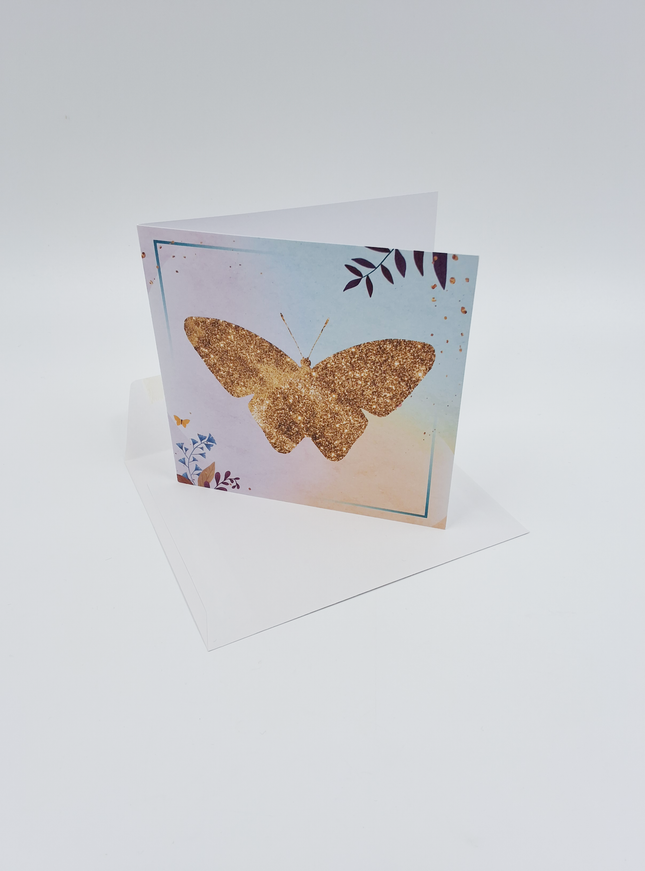 Carte de vœux carrée avec un papillon doré