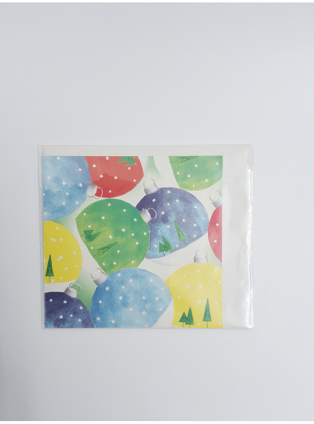 Vierkante kerstkaart kerstballen kleur (F04803)