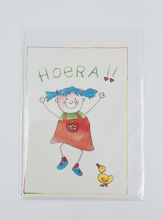 Wenskaart meisje hoera (F12497)