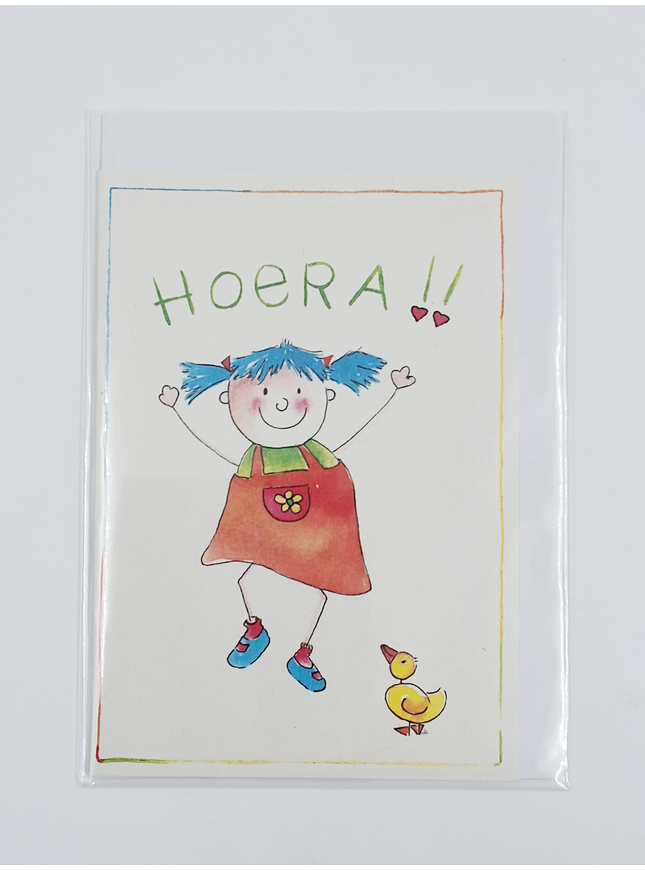 Wenskaart meisje hoera (F12497)