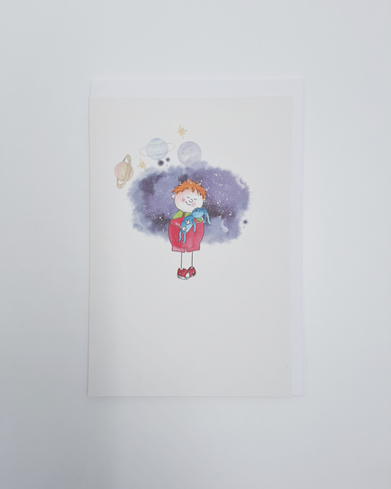 Wenskaart kind met blauwe knuffel (F15221)