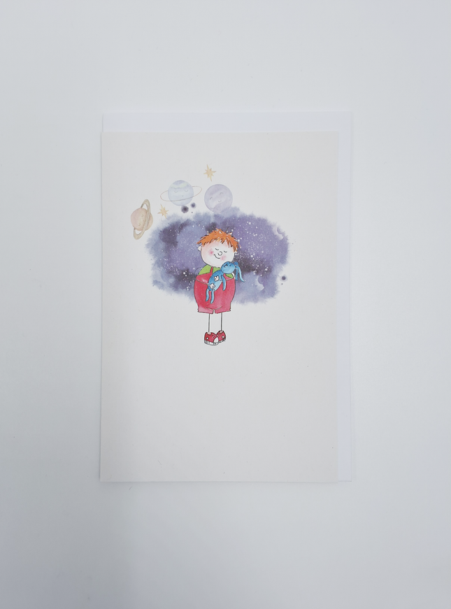 Wenskaart kind met blauwe knuffel (F15221)